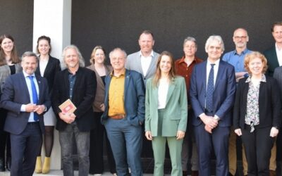 Burgemeester Lenferink bezoekt Dutch Extract Library